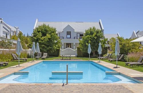 Stellenbosch Cabin | Winelands Golf Lodges 5