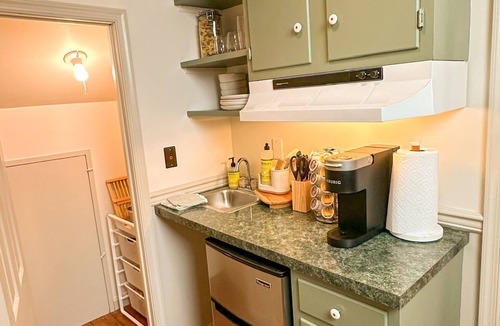 Nottingham House | Winery & Vineyard Loft with 1000+ acres of hiking. Farm with Goats & Horses