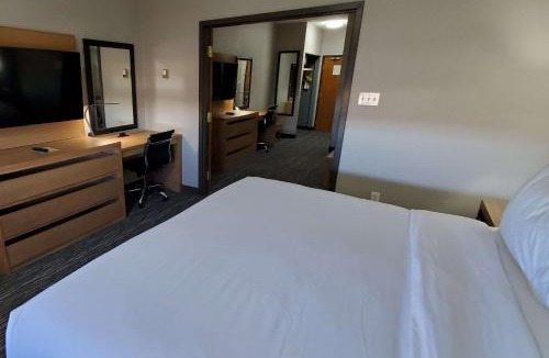 Downtown Hotel | Wingate by Wyndham Lethbridge