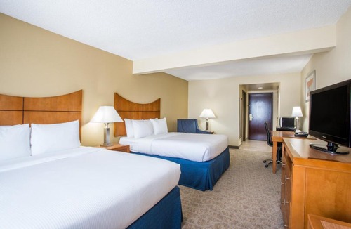 Southwest Orlando Hotel | Wingate by Wyndham, Universal Studios - Free Theme Park Shuttle
