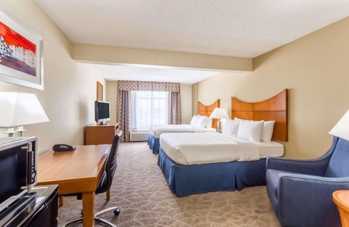 Southwest Orlando Hotel | Wingate by Wyndham, Universal Studios - Free Theme Park Shuttle