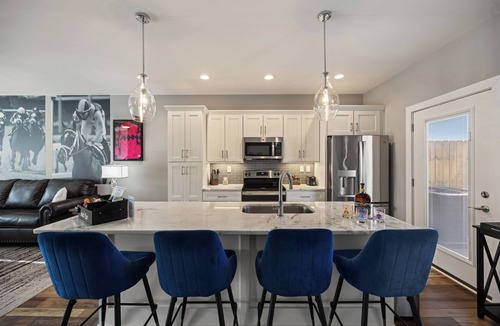 Lexington House | Winners Circle - 2BR - Patio-Garage - Walk to Rupp