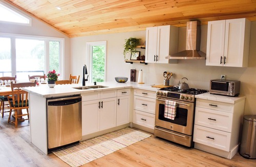 Dorset Cottage | Winter Fun, Dog OK, Fireplace, WiFi, SkiDoo, FIFA Welcome