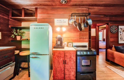 Hacienda Cabin | Winter Promo: Stylish Cabin Near Dtown Santa Long Stay Open. Pet-friendly!