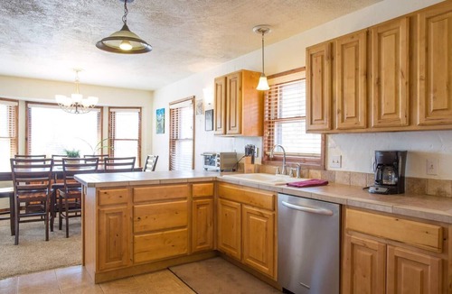 Dillon House | Winter Rates! Amazing/High Speed Wifi/Work with this VIEW!
