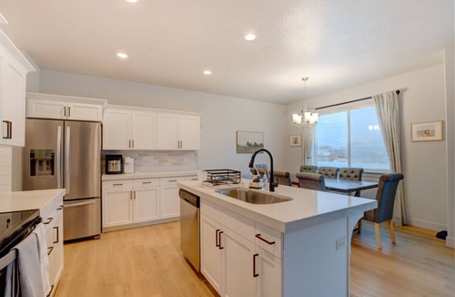American Fork House | WINTER SPECIAL! Large Fenced Yard & Mtn Views!