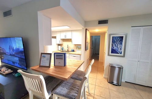Edgewater House | 🐬🌴WINTER/SPRING DEALS- HEATED POOL- BEACH/RIVER🐬GRILL FENCED🌴THEME PARKS 1HR