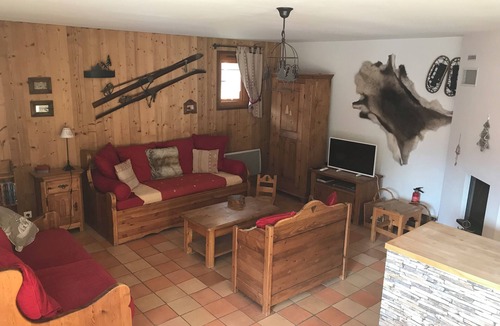 Saint-Sorlin-d'Arves Apartment | Winter/summer resort apartment for 6 people 55m² with fireplace and private garage