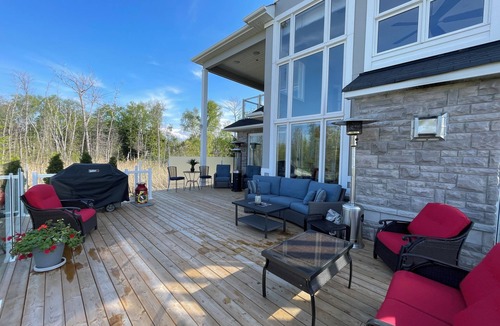 Wasaga Beach House | Winter Wonderland Scenic Cross country/Walking Trails OR Downhill Skiing