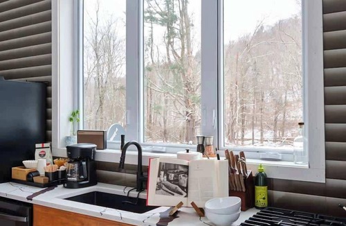 Roscoe House | Winterberry Pond, Converted Barn & Hot Tub