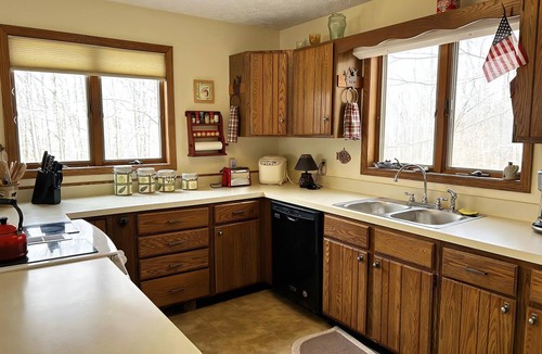 Old Timberline House | Wintercadence - 233 Ridge Road Wintercadence - Lake Privileges! Hot Tub! Open Concept Living!