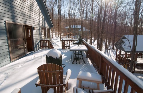 Old Timberline House | Wintercadence - 233 Ridge Road Wintercadence - Lake Privileges! Hot Tub! Open Concept Living!