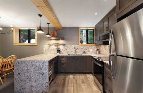 Courtenay Ski Chalet | Wintergreen Lodge - D - Hot tub!