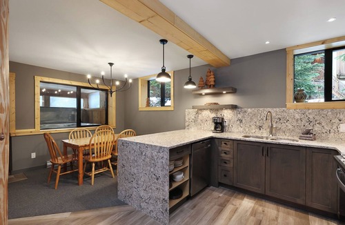Courtenay Ski Chalet | Wintergreen Lodge - D - Hot tub!