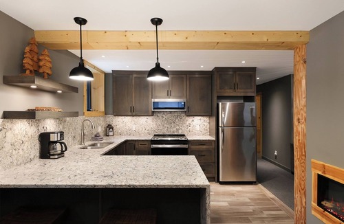 Courtenay Ski Chalet | Wintergreen Lodge - D - Hot tub!