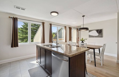 The Blue Mountains House | Wintergreen Spacious 2 Story Townhome Sauna 2‑Min Walk to Village