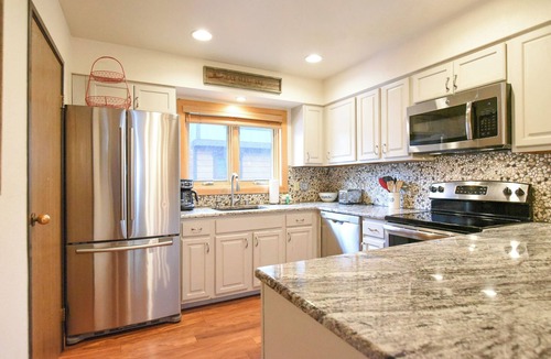 Four O'Clock House | Winterpoint Snowbound Townhome - Walk to Town/Slopes