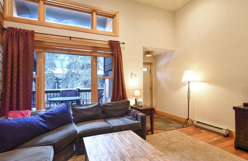 Four O'Clock House | Winterpoint Snowbound Townhome - Walk to Town/Slopes