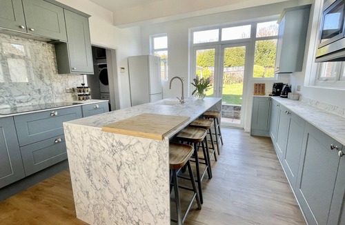 Ramsgate House | Winterstoke View, Family and dog Friendly Beach Retreat