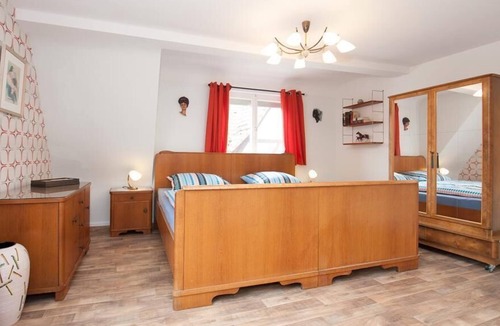 Oberderdingen Apartment | Wirtschaftswunder - Doppelzimmer mit WC und Dusche