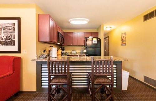 Wisconsin Dells Condo | Wisconsin Dells | Pool & Waterpark Access | Timber/Townhome Stay