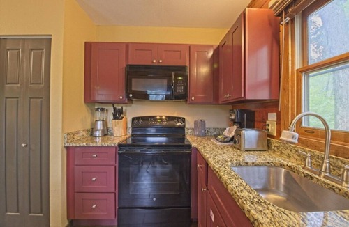 Wisconsin Dells Cabin | Wisconsin Dells | Pool & Waterpark Access | 2BR Cabin