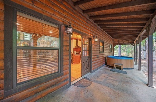Broken Bow Cabin | Wisdom Creek is a one story, 3-bedroom cabin, 5 bed types, sleeps 8 people.