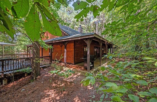 Broken Bow Cabin | Wisdom Creek is a one story, 3-bedroom cabin, 5 bed types, sleeps 8 people.