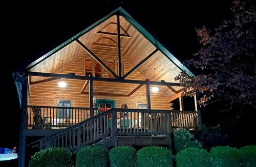 Eckerty Cabin | Wise Old Owl Cabin 5Star Family Fantastic Nov avail Polar Exp Train French Lickn