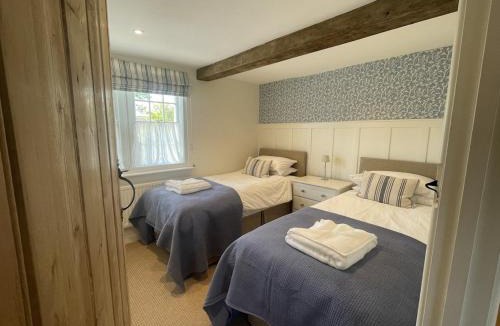 Whaddon House | Wisteria Cottage - 2 bed near Bath & many NT sites