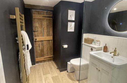 Whaddon House | Wisteria Cottage - 2 bed near Bath & many NT sites
