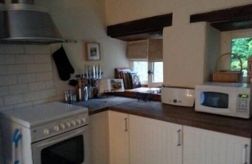 Vengeons Cottage | Wisteria Cottage 3 bedroom in the beautiful Normandie Countryside France