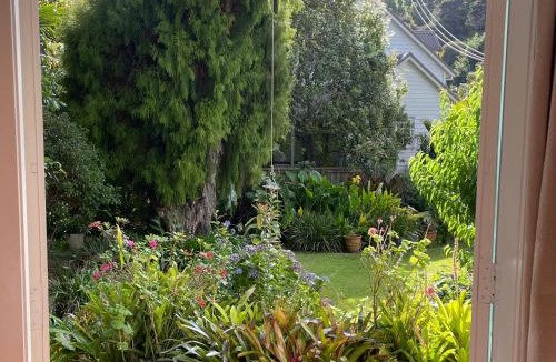 Russell Apartment | Wisteria Cottage