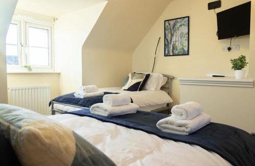 Nuneaton House | Wisteria House Nuneaton by Smart Corporate Stays