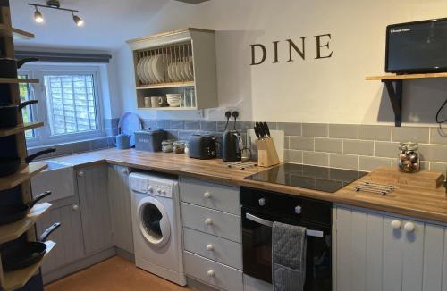 Pershore House | Witcroft Cottage