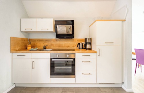 Harz Apartment | With a fireplace and a balcony – a retreat among the treetops