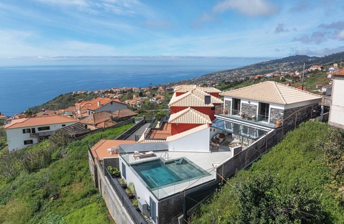Calheta House | With pool in Calheta - Villa Island Roots