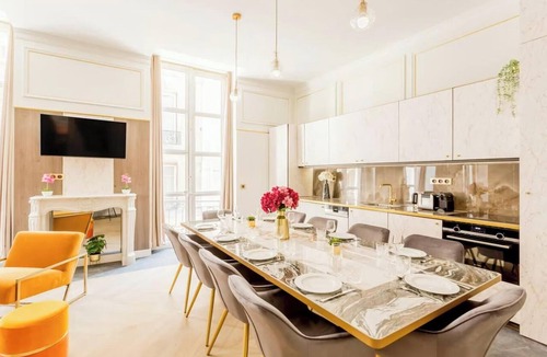 Palais-Royal Apartment | WITHIN WALKING DISTANCE FROM THE LOUVRE , PALAIS GARNIER & PLACE VENDÔME