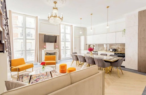 Palais-Royal Apartment | WITHIN WALKING DISTANCE FROM THE LOUVRE , PALAIS GARNIER & PLACE VENDÔME