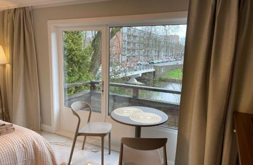 Nieuw-West Apartment | Witte Villa