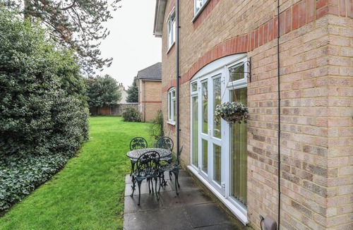 Leavesden Cottage | Wizard's Hideaway