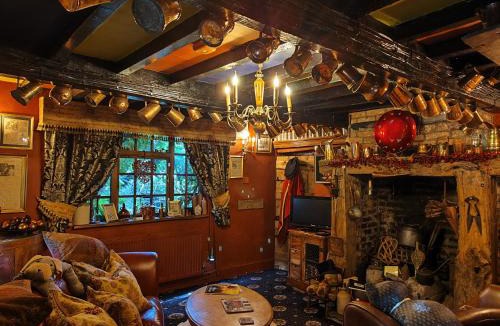 Alderley Edge House | Wizards Thatch Luxury Suites