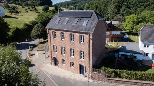 Baustert Apartment | Wohnen im Klassenzimmer einer Alten Schule