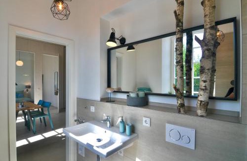 Baustert Apartment | Wohnen im Klassenzimmer einer Alten Schule