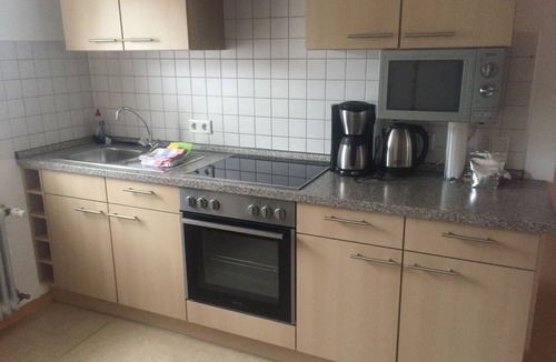 Dasing Apartment | Wohnung Orange - Helle FeWo mit gemütlicher Sitzecke und kostenfreiem WLAN