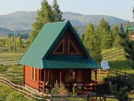 Tepacko Polje House | Wolf Apex