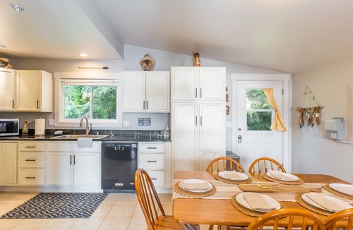 Langley House | Wolf Beach Cottage by AvantStay | Harbor Views