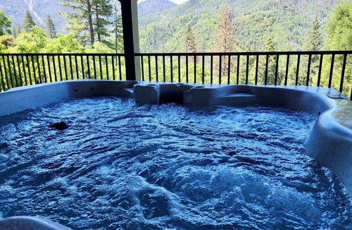 Springville Cabin | Wolf Cabin: A Place to Unwind & Enjoy Nature with the Most Spectacular Views!