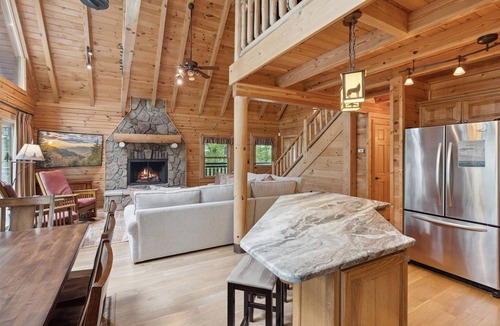 Gatlinburg - Pigeon Forge Cabin | Wolf Den 4 Bedroom Cabin by RedAwning