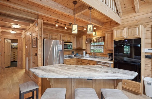 Gatlinburg - Pigeon Forge Cabin | Wolf Den 4 Bedroom Cabin by RedAwning